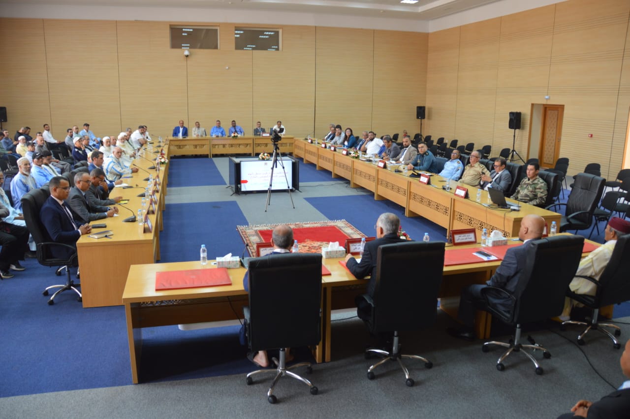 سيدي إفني: عامل الإقليم يترأس لقاء تواصليا بمناسبة تخليد اليوم الوطني للمهاجر 2 1000070361