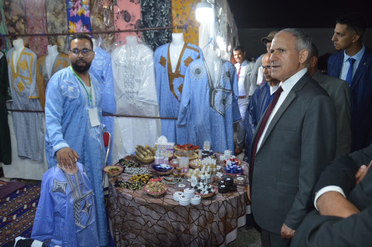 سيدي إفني: عامل الإقليم يترأس مراسم تحية العلم الوطني ويشرف على مجموعة من الأنشطة احتفاء بذكرى لثورة الملك والشعب 6 1000075598