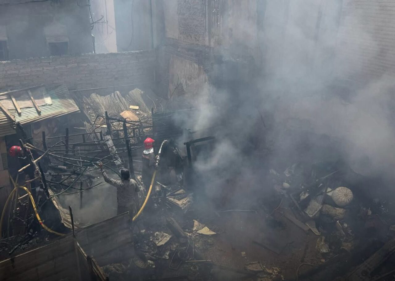 بالصور : حريق مهول يلتهم مستودعاً للمتلاشيات بدرب ضباشي قرب جامع لفنا بمراكش وخسائر مادية جسيمة 3 1000208124
