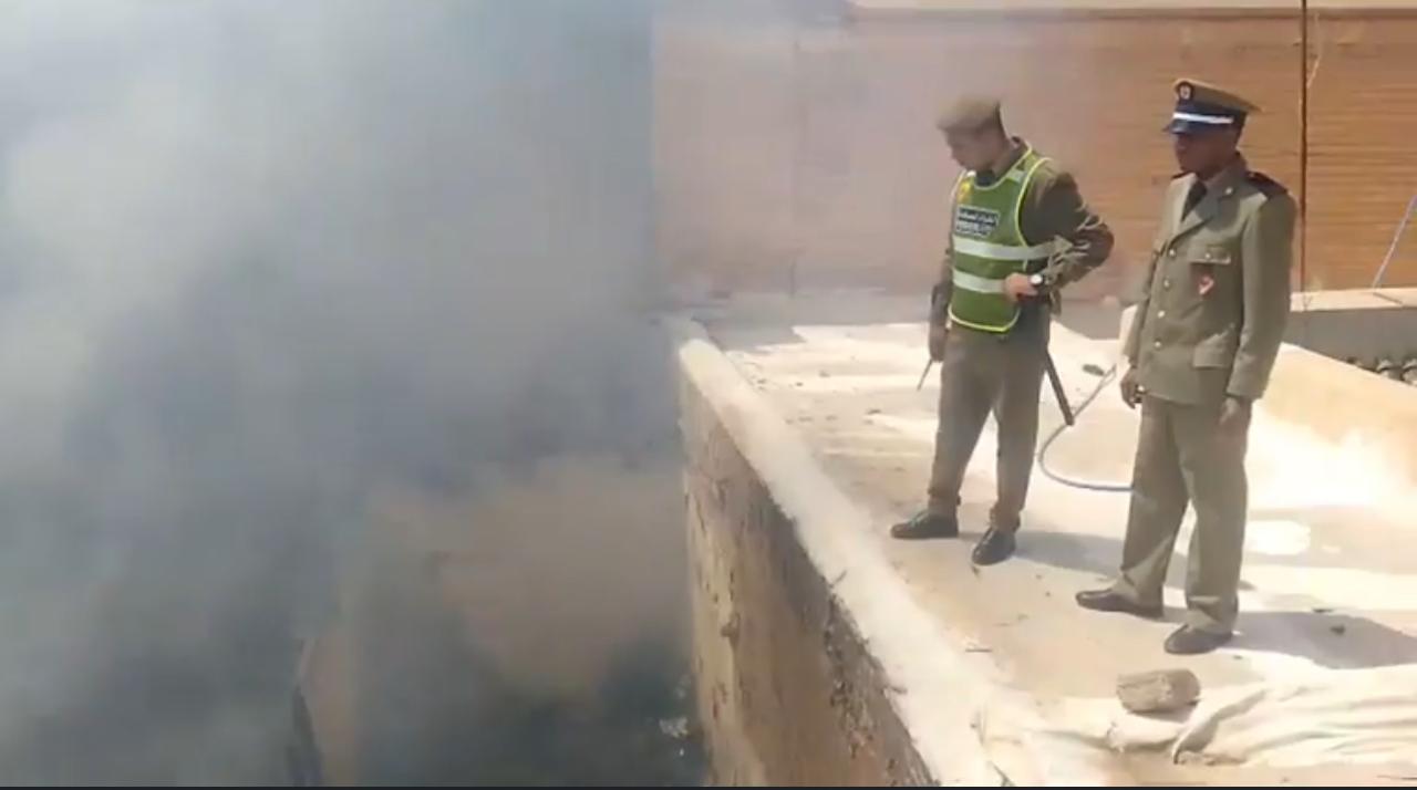 بالصور : حريق مهول يلتهم مستودعاً للمتلاشيات بدرب ضباشي قرب جامع لفنا بمراكش وخسائر مادية جسيمة 6 1000208127