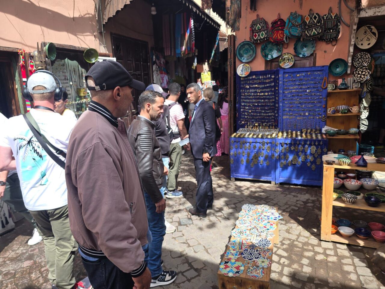 قائد الملحقة الإدارية الباهية يقود حملة لتحرير الملك العمومي بشارع البرانس وحي القنارية بمراكش 3 1000209713