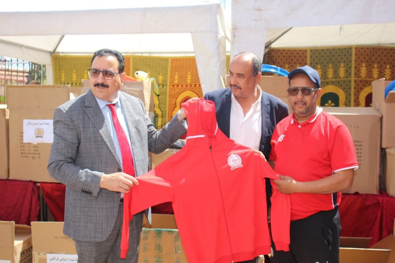 بالصور : الرئيس عبد الواحد الشفقي يشرف على حفل توزيع اللوازم الرياضية بمقاطعة المنارة: دعم سنوي متواصل للرياضة والمواهب الشابة 9 1000213944