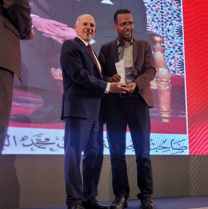 سالم عبد الفتاح يتوج بجائزة الصحافة للصحراء عن فئة الترافع الإعلامي 3 1000223623