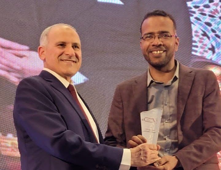 سالم عبد الفتاح يتوج بجائزة الصحافة للصحراء عن فئة الترافع الإعلامي 5 1000223625