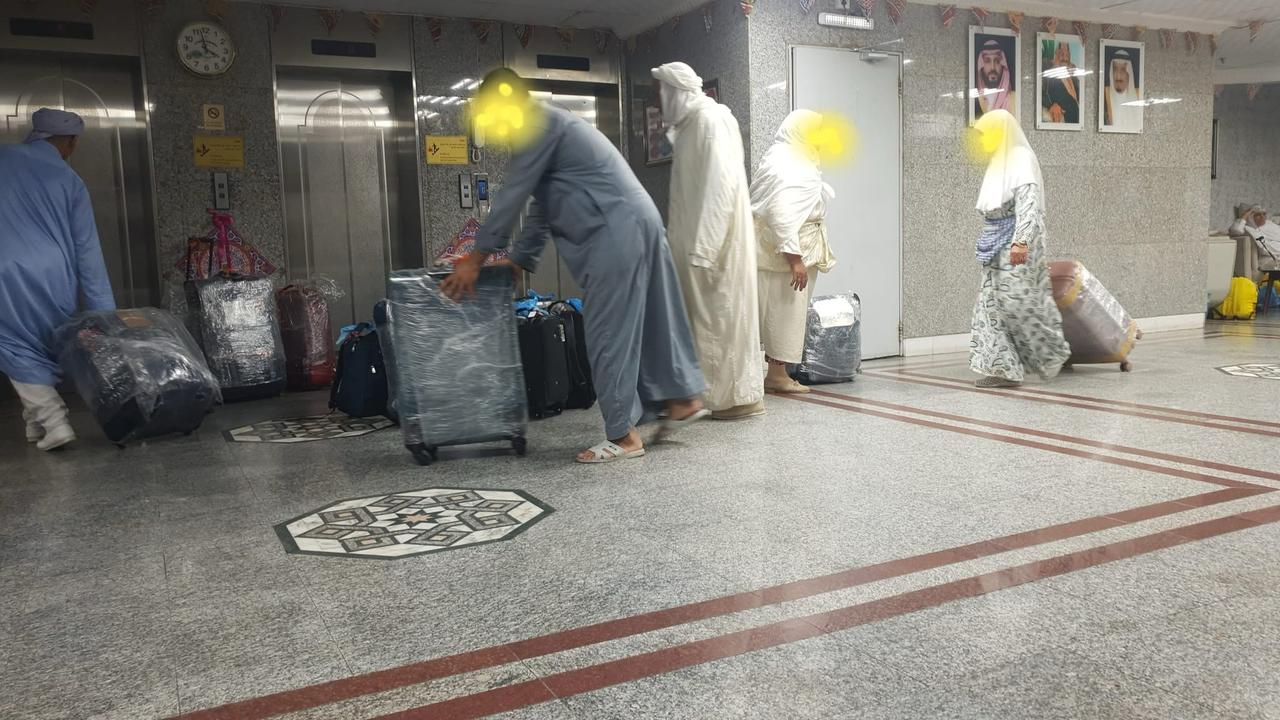 شركة “مناسك للطيران” بالسعودية تترك المعتمرين المغاربة عالقين بجدة… ومطالب بتدخل عاجل للمسؤولين 1 IMG 20250408 WA0027