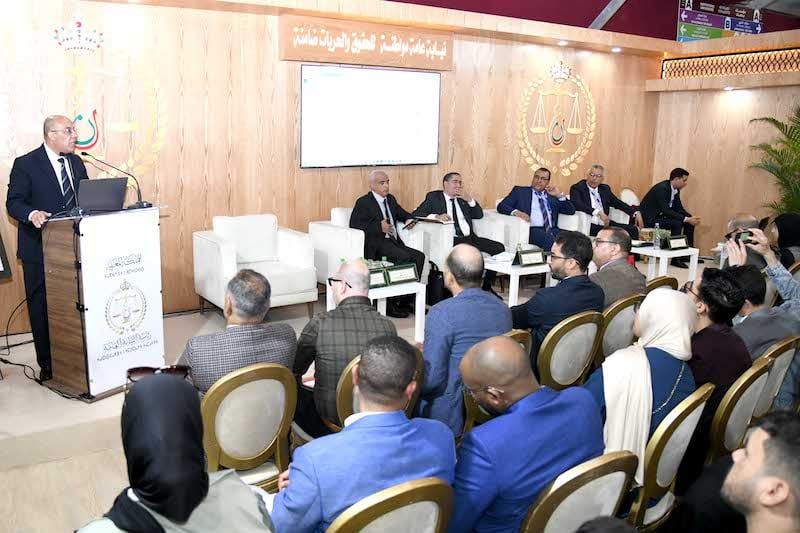 في قلب المعرض الدولي للكتاب.. رئاسة النيابة العامة تفتح نقاشاً استراتيجياً حول الأمن الاقتصادي وتكشف عن بدائل المواجهة 2 IMG 2493