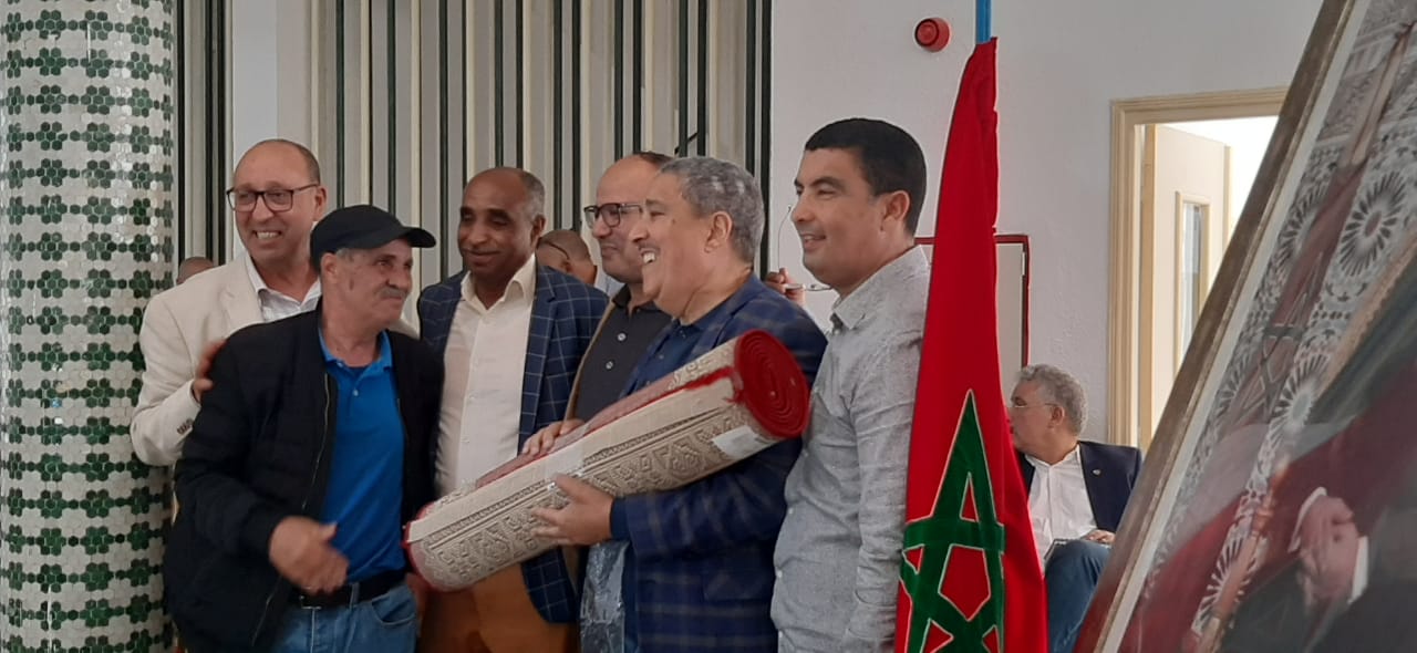 جمعية الشاوية تنجح في استضافة ملتقى رياضي بسطات تحت شعار: “من أجل سلوك رياضي في ملاعبنا” . 5 1000239262