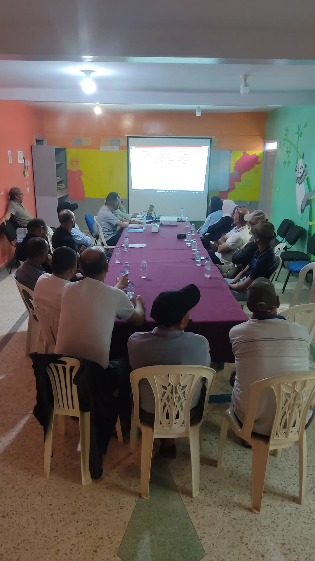 وزان/سيدي رضوان...جمعية الأنوار تعقد اجتماعها الأول للمجلس الإداري وتصادق على برنامجها السنوي ومخططها الاستراتيجي 1 FB IMG 1748251132914