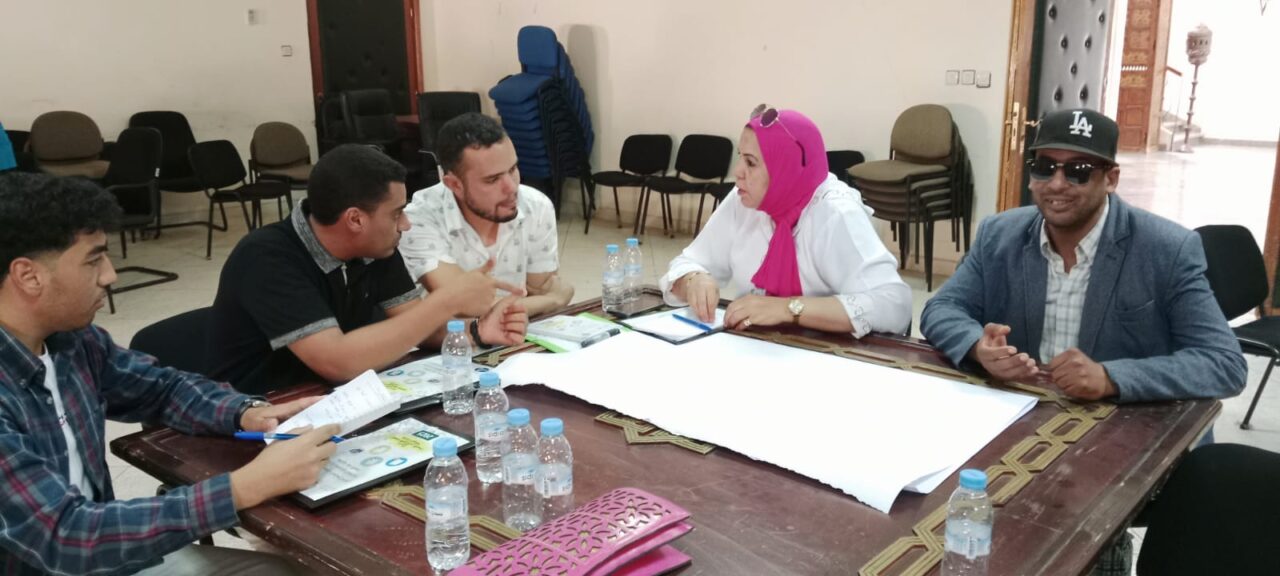 الخميسات: لقاء تكويني حول العرائض والمشاركة المواطنة لفائدة جمعيات المجتمع المدني 4 1000252315