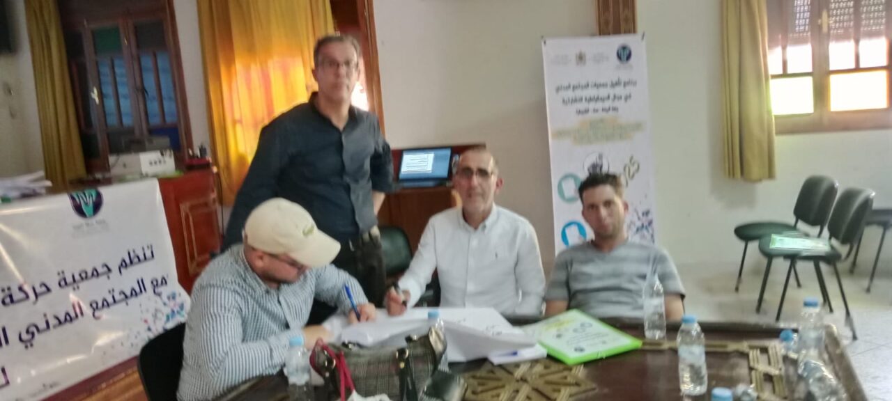 الخميسات: لقاء تكويني حول العرائض والمشاركة المواطنة لفائدة جمعيات المجتمع المدني 6 1000252317