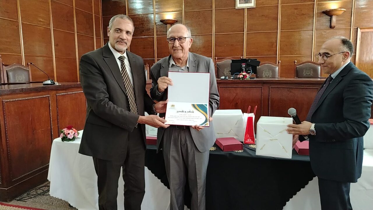 بالصور : محكمة الاستئناف بمراكش تحتفي برموز العدالة في حفل تكريم مؤثر للسادة المستشارين والنواب المنتقلين والمتقاعدين 4 1000269008