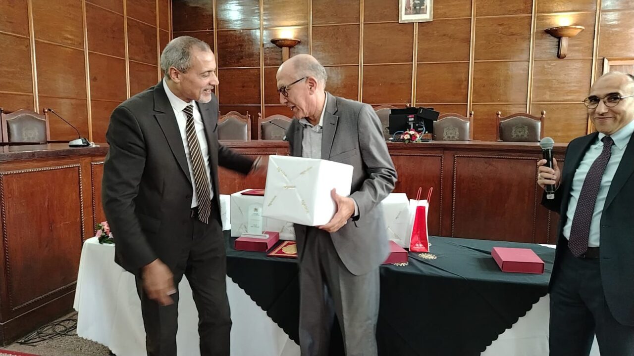 بالصور : محكمة الاستئناف بمراكش تحتفي برموز العدالة في حفل تكريم مؤثر للسادة المستشارين والنواب المنتقلين والمتقاعدين 7 1000269011