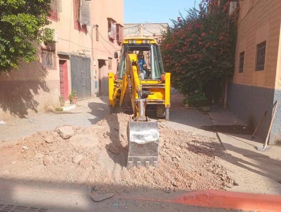 بالصور : عبد الرحيم لعميم رئيس جماعة سعادة يُشرف على انطلاقة أشغال التبليط بتجزئتي الآفاق 1 و2 3 1000298154