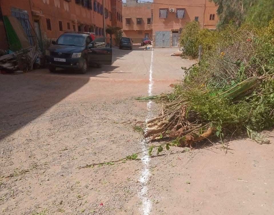 بالصور : عبد الرحيم لعميم رئيس جماعة سعادة يُشرف على انطلاقة أشغال التبليط بتجزئتي الآفاق 1 و2 4 1000298155