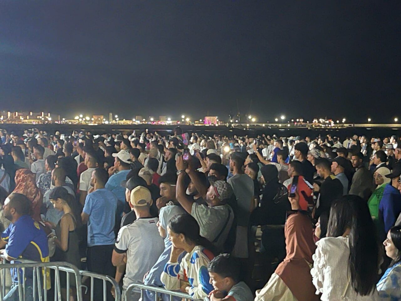 طنجة.. افتتاح مهرجان الشواطئ لاتصالات المغرب بسهرة الفنان الحر والشاب بيلو الصغير. 4 1000298647