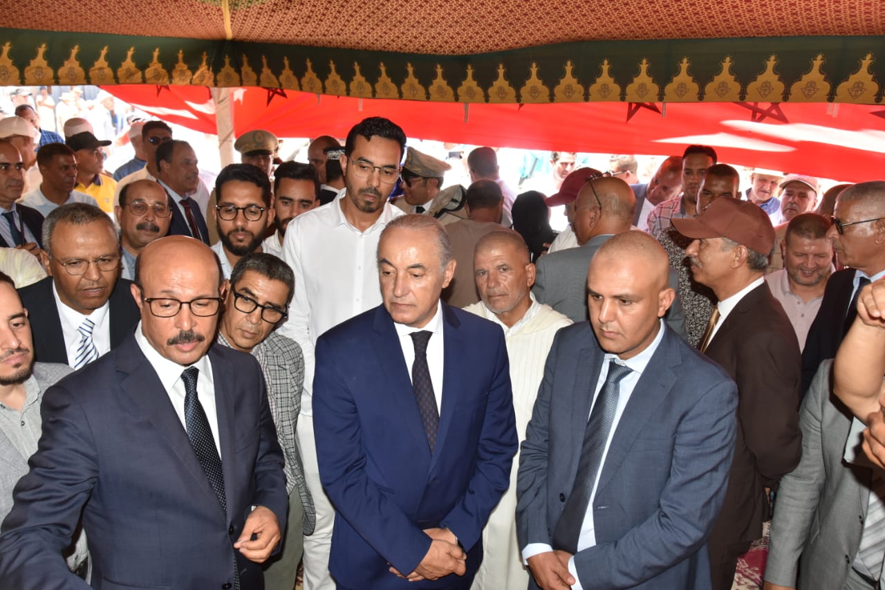 قلعة السراغنة: بمناسبة دكرى عيد العرش المجيد عامل الإقليم يدشن عدة مشاريع تنموية ويتفقد سير الأشغال بأخرى و ينصت إلى المواطنين. 4 1000302876