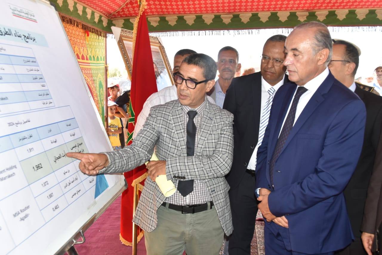 قلعة السراغنة: بمناسبة دكرى عيد العرش المجيد عامل الإقليم يدشن عدة مشاريع تنموية ويتفقد سير الأشغال بأخرى و ينصت إلى المواطنين. 6 1000302878