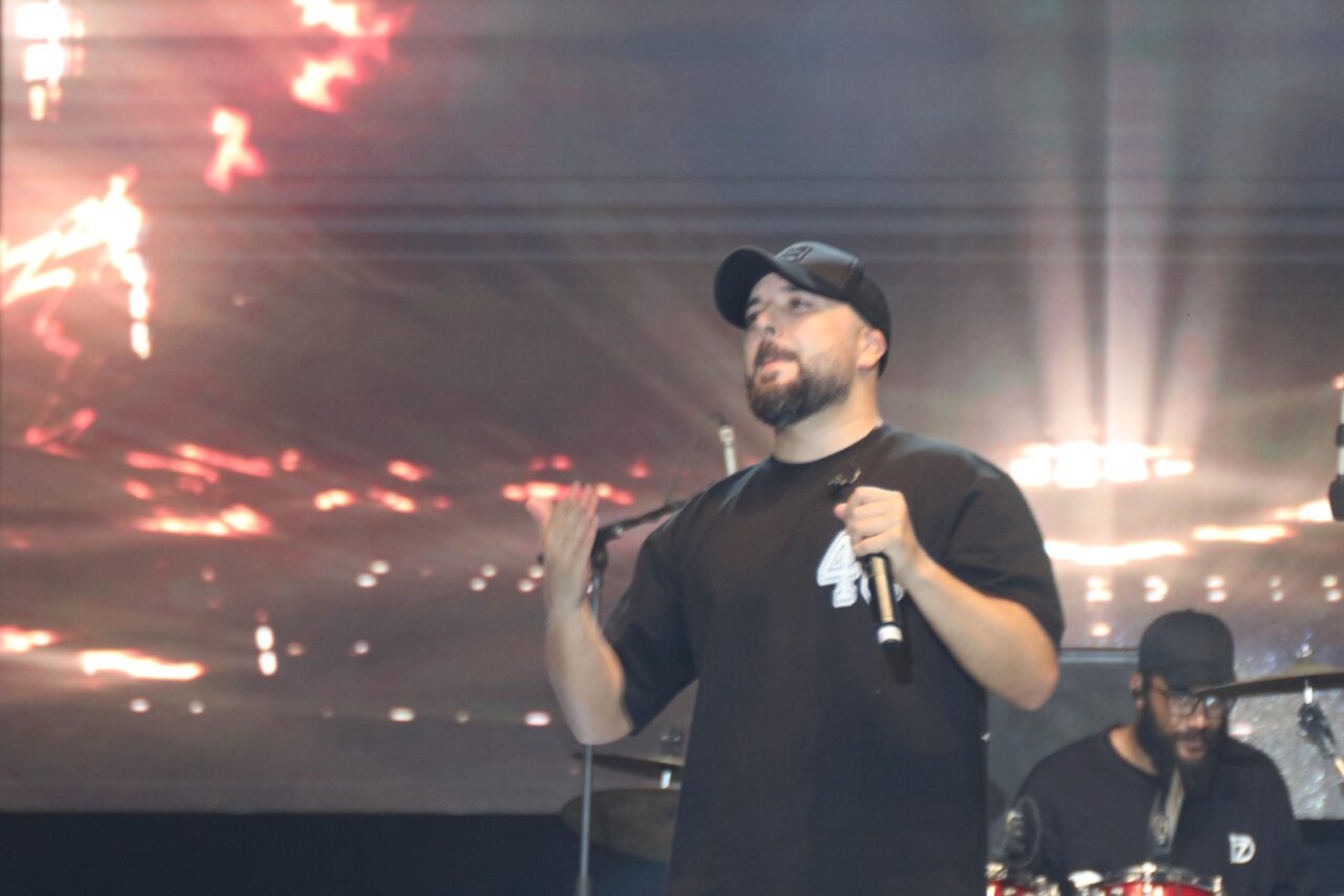 الدوزي يحيي سهرة بطنجة ضمن فعاليات مهرجان الشواطئ لاتصالات المغرب 2 1000303639