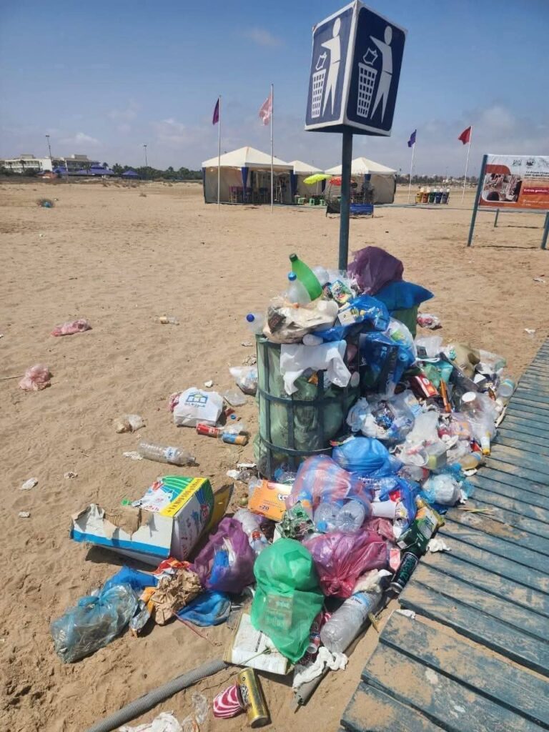 السعيدية تغرق في الأزبال… موسم سياحي يتحوّل إلى فضيحة بيئية وسط صمت المسؤولين 3 1000303668