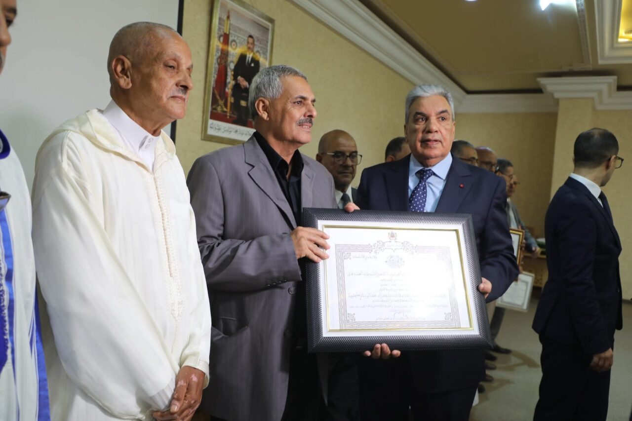 السيد والي جهة كلميم وادنون عامل إقليم كلميم يشرف على توزيع الاوسمة الملكية على متقاعدي القطاع والمقبلين على التقاعد. 2 1000303928