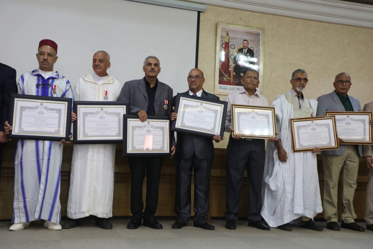 السيد والي جهة كلميم وادنون عامل إقليم كلميم يشرف على توزيع الاوسمة الملكية على متقاعدي القطاع والمقبلين على التقاعد. 5 1000303931