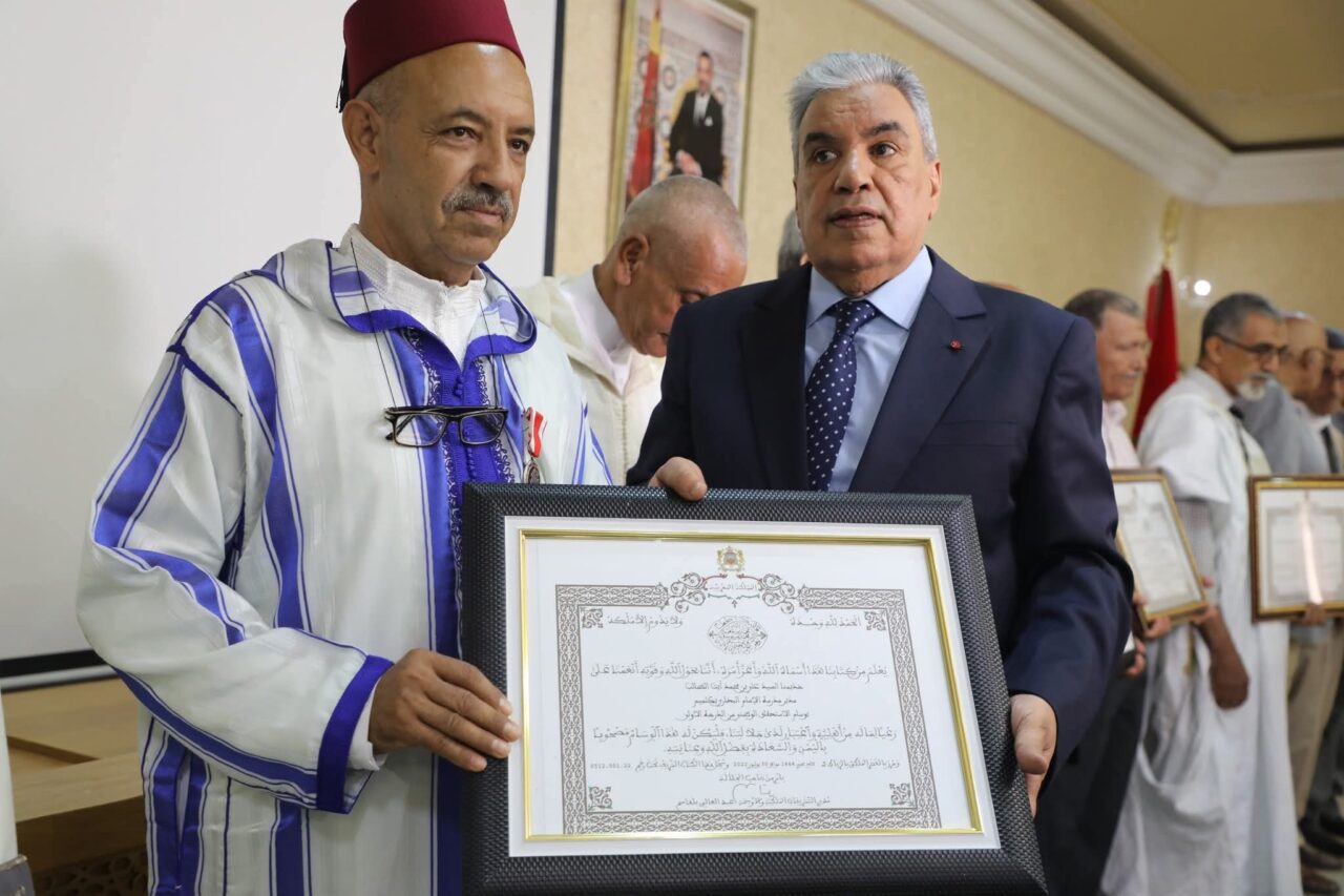 السيد والي جهة كلميم وادنون عامل إقليم كلميم يشرف على توزيع الاوسمة الملكية على متقاعدي القطاع والمقبلين على التقاعد. 6 1000303932