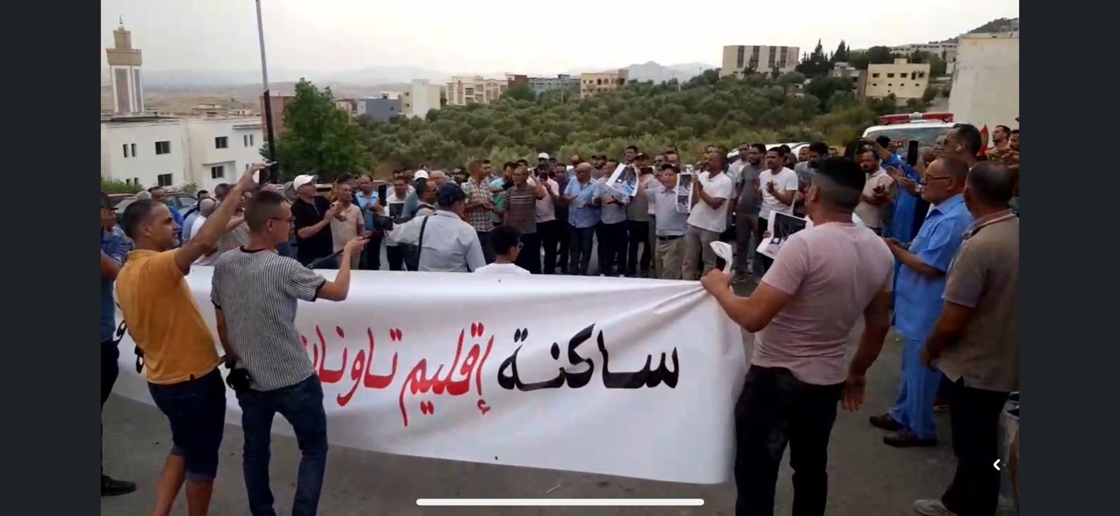 وقفة احتجاجية أمام المستشفى الإقليمي بتاونات.. صرخة الساكنة من أجل الحق في الصحة 1 IMG 20250825 WA0099