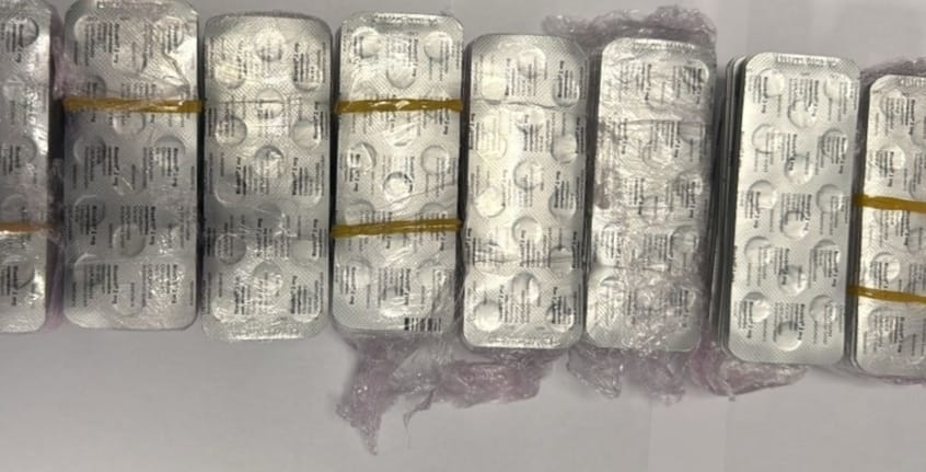 الفنيدق :توقيف شخص بباب سبتة ، وذلك للاشتباه في تورطه في قضية تتعلق بالتهريب الدولي للمخدرات والمؤثرات العقلية. 1 IMG 20250831 WA0011