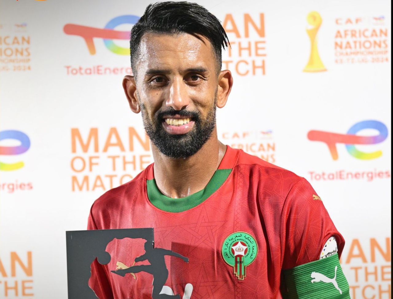 ربيع حريمات يتوج بجائزة أحسن لاعب في كأس أمم أفريقيا للمحليين 1 IMG 20250829 180741 191