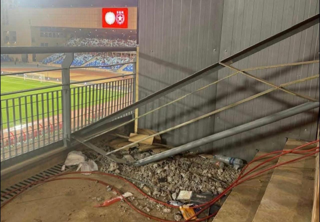 بالصور : انتقادات حادة بعد السماح بالولوج لملعب مراكش الكبير رغم أنه ما يزال ورشاً للأشغال 2 1000327054