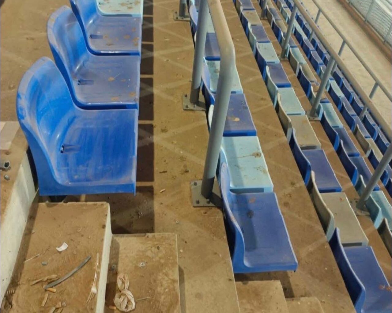 بالصور : انتقادات حادة بعد السماح بالولوج لملعب مراكش الكبير رغم أنه ما يزال ورشاً للأشغال 3 1000327055