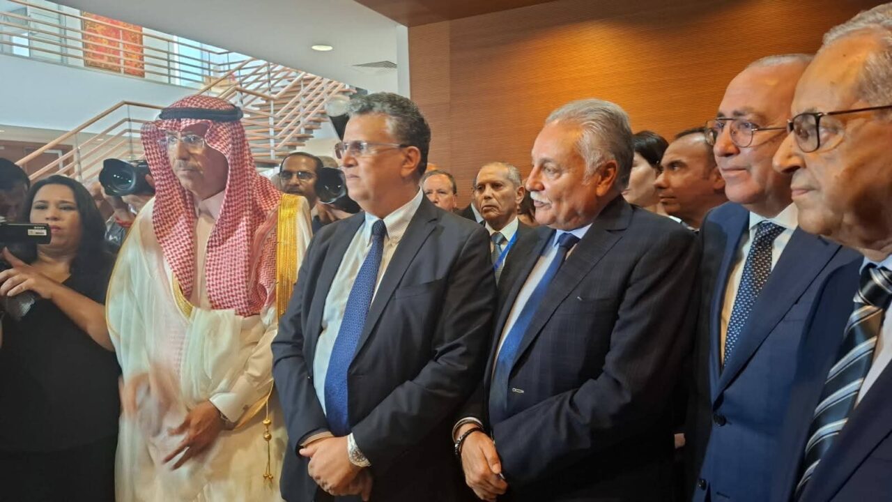 موسم أصيلة الثقافي يكرم روح الراحل محمد بن عيسى بلوحة تخليدية 3 1000341665