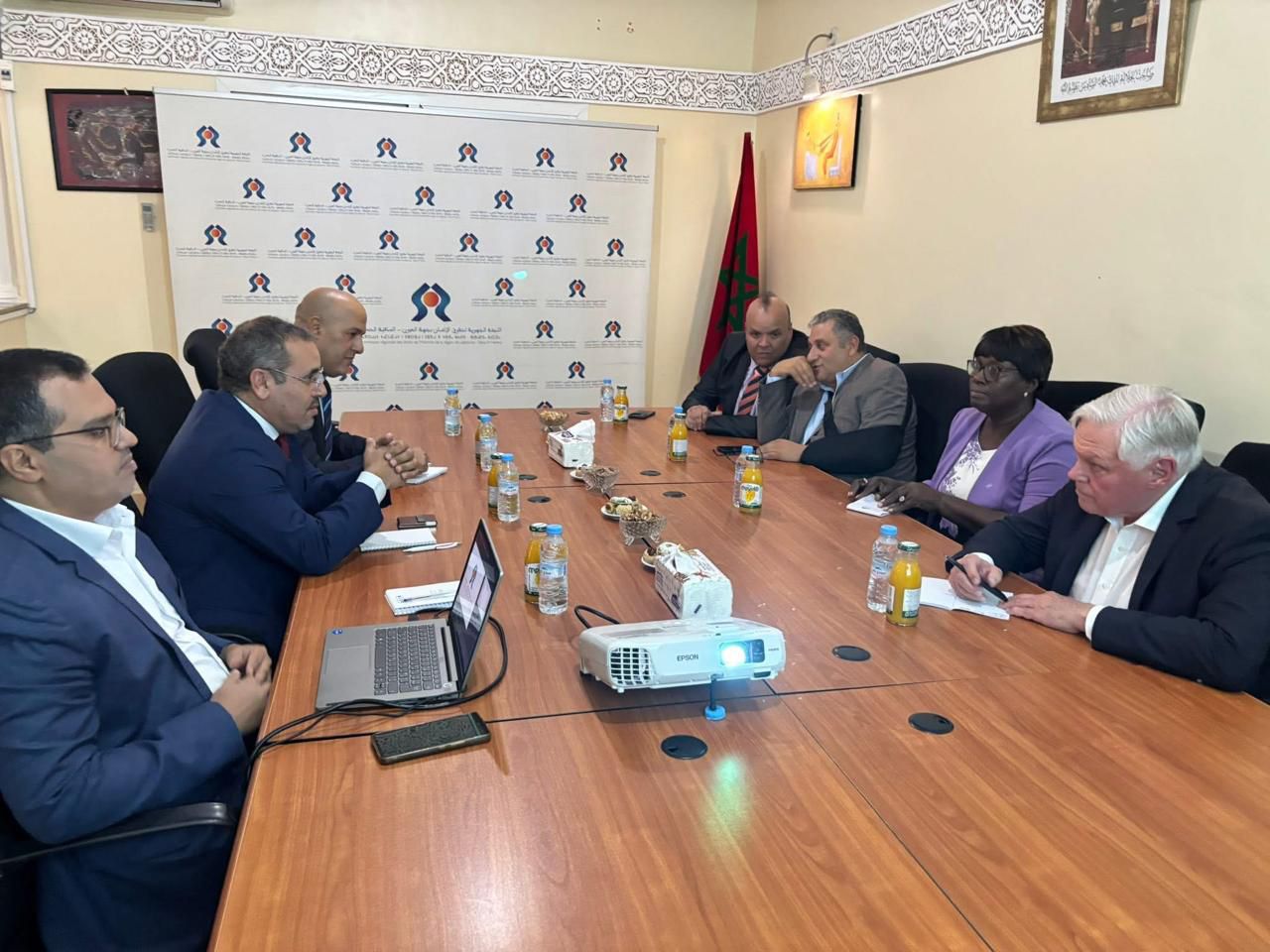 العيون: وفد من منظمات دولية يشيد بالتقدم التنموي والحقوقي في الأقاليم الجنوبية 2 1000344349