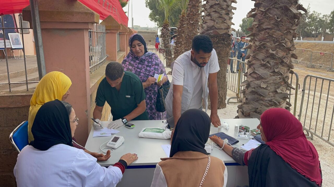 بالصور : جمعية السواعد المغربية الصحراوية بفنلندا تنظم حملة طبية متعددة التخصصات بجماعة النخيلة بشراكة مع مندوبية الصحة بسطات 7 1000365644