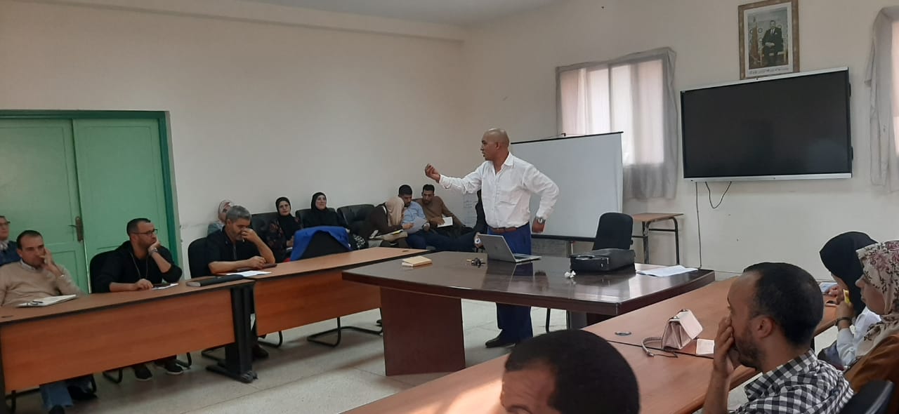 لقاء تربوي بسطات يعمّق النقاش حول آليات التدبير الديداكتيكي لمادة اللغة العربية. 3 1000368997