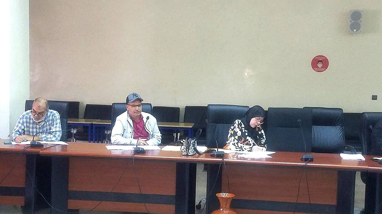 بالصور : لجنة المرافق العمومية بآسفي تعقد اجتماعاً تحضيرياً لمناقشة ملفات هامة قبل الدورة الاستثنائية للمجلس الجماعي 3 1000369336