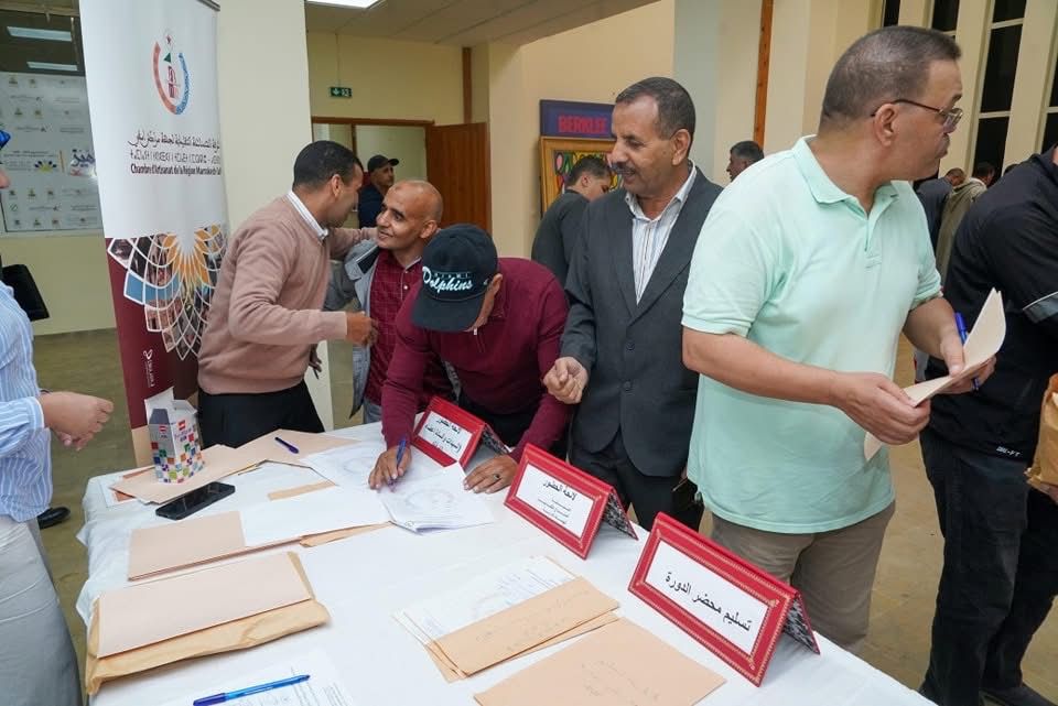 بالصور : الجمعية العامة لغرفة الصناعة التقليدية لجهة مراكش-آسفي تعقد دورتها العادية لشهر أكتوبر 2025 بمدينة الصويرة 5 1000369389