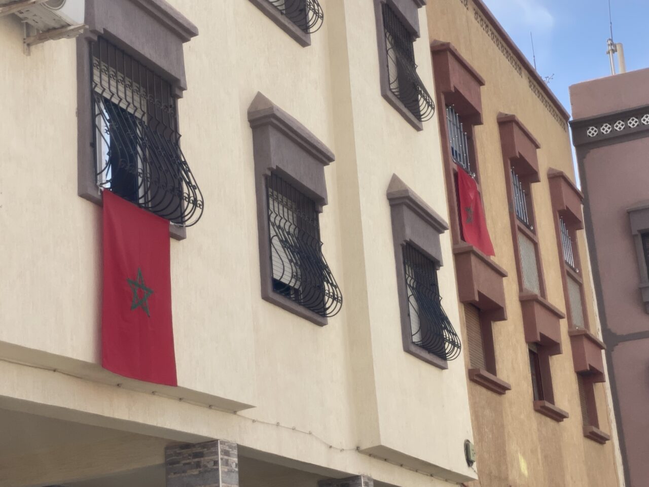 إنزكان : ساكنة تراسل السلطات بشأن جودة الأشغال بساحة النصر 3 IMG 9881