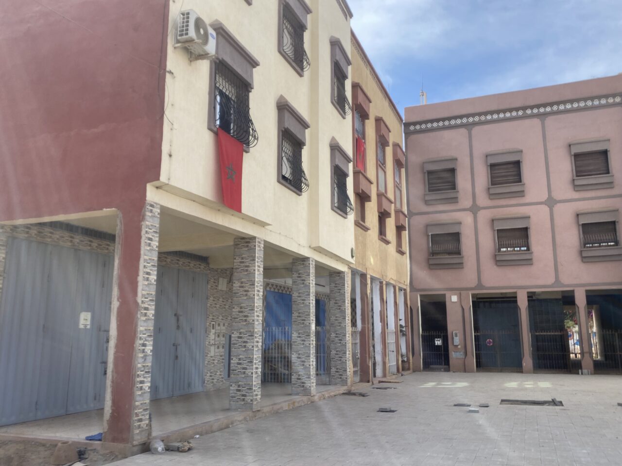 إنزكان : ساكنة تراسل السلطات بشأن جودة الأشغال بساحة النصر 4 IMG 9883