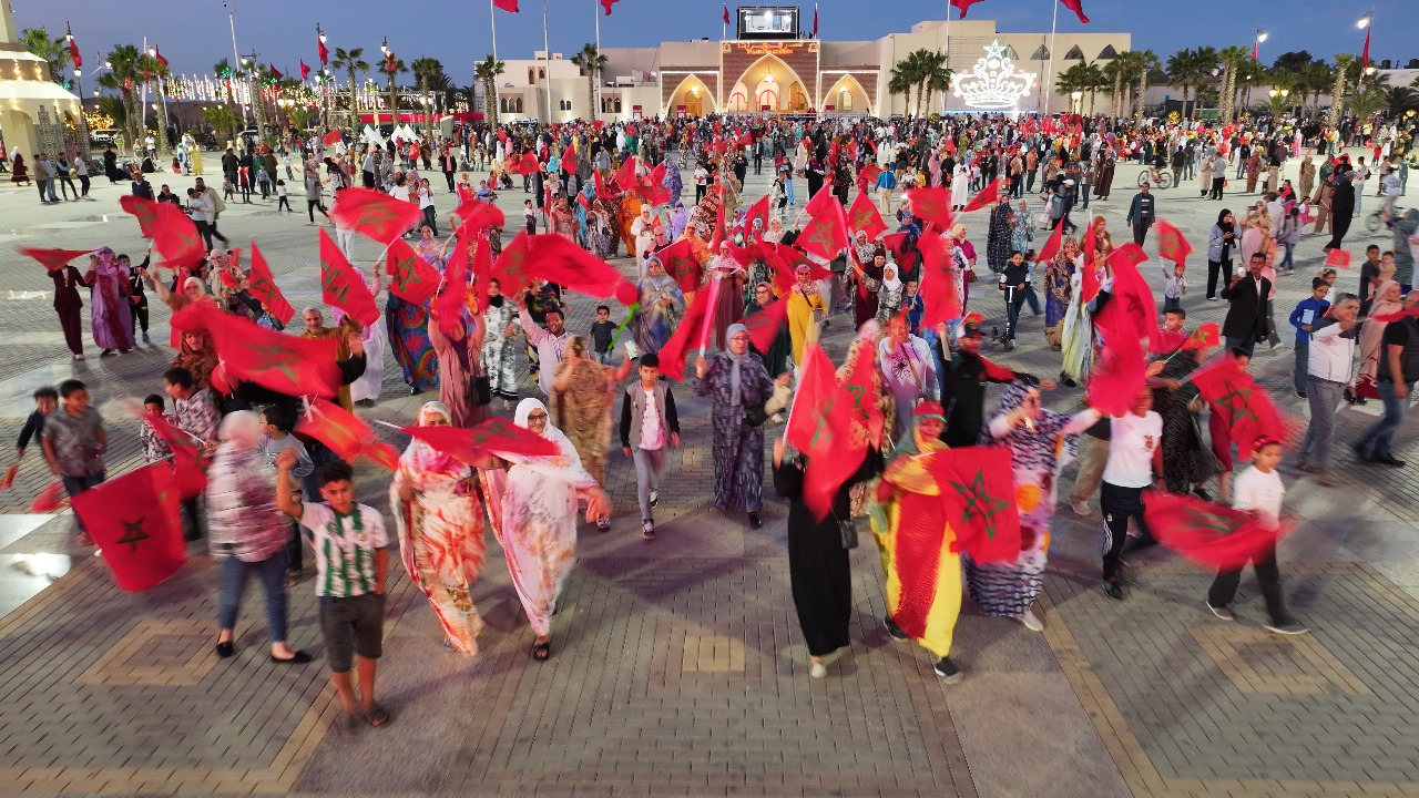 ساكنة مدينة العيون تخرج للاحتفال بالقرار الاممي التاريخي عن مجلس الامن الدولي 8 1000370137 2