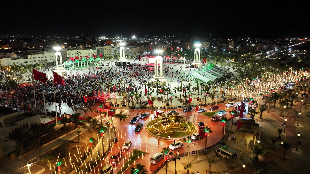 ساكنة مدينة العيون تخرج للاحتفال بالقرار الاممي التاريخي عن مجلس الامن الدولي 9 1000370138 1