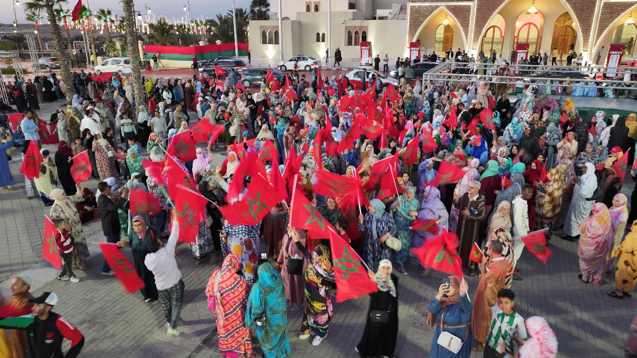 ساكنة مدينة العيون تخرج للاحتفال بالقرار الاممي التاريخي عن مجلس الامن الدولي 9 1000370140 2