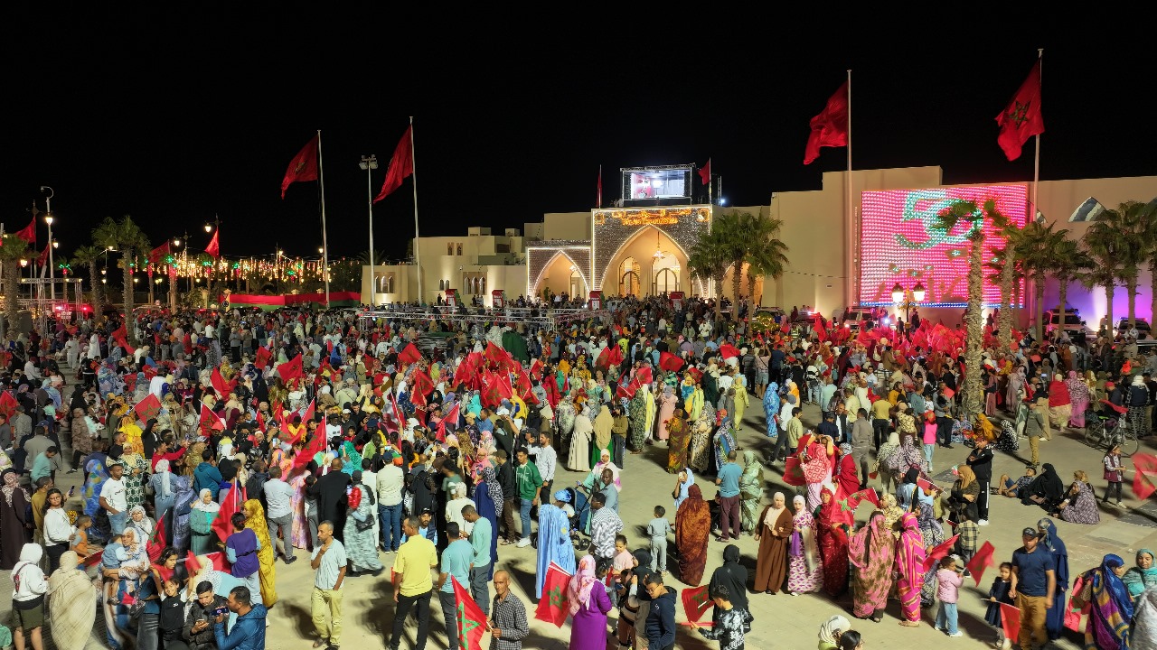 ساكنة مدينة العيون تخرج للاحتفال بالقرار الاممي التاريخي عن مجلس الامن الدولي 10 1000370141 2