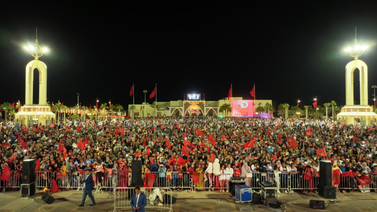 ساكنة مدينة العيون تخرج للاحتفال بالقرار الاممي التاريخي عن مجلس الامن الدولي 15 1000370144 1