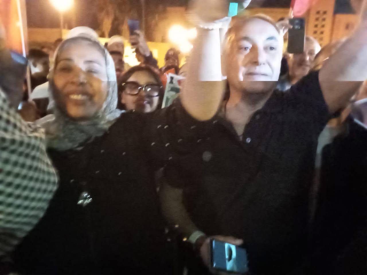 بالصور : ثورية الخليفي رئيسة جمعية “نور الهبة” قلعة السراغنة.. ثورية الخليفي رئيسة جمعية “نور الهبة” تشارك في احتفالات الساكنة بقرار مجلس الأمن الداعم لمغربية الصحراء 2 1000370190