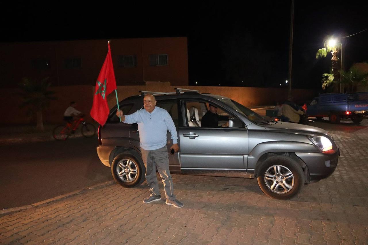 بالصور : احتفالات شعبية ومسيرات حاشدة ابتهاجاً بقرار مجلس الأمن الداعم لمغربية الصحراء بمشاركة النائب البرلماني عبد الرحيم واعمرو بسيدي رحال إقليم قلعة السراغنة 4 1000370226