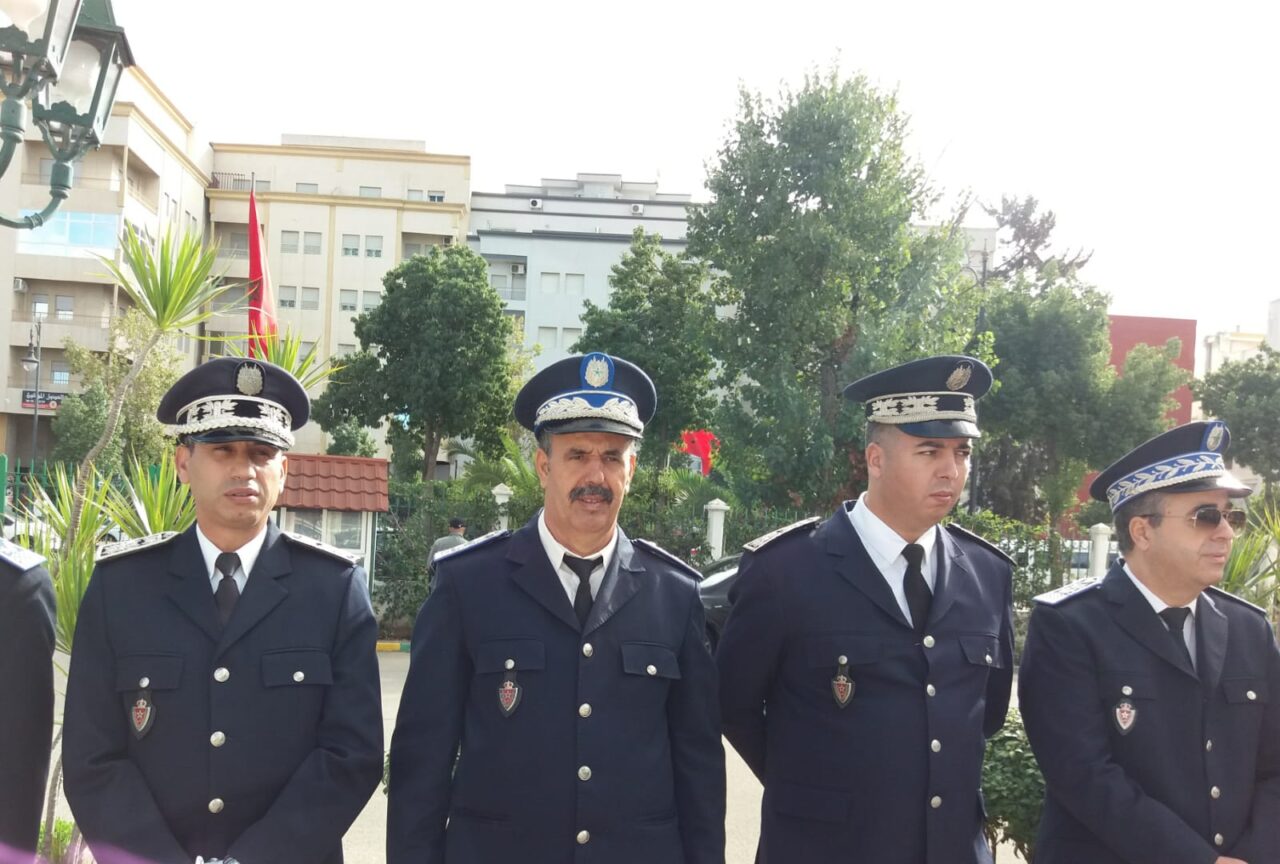 الكاتب العام لعمالة الفحص انجرة يترأس مراسيم تحية العلم الوطني ، في الذكرى 50 للمسيرة الخضراء. 8 1000375386