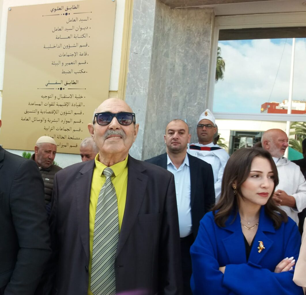 الكاتب العام لعمالة الفحص انجرة يترأس مراسيم تحية العلم الوطني ، في الذكرى 50 للمسيرة الخضراء. 9 1000375387