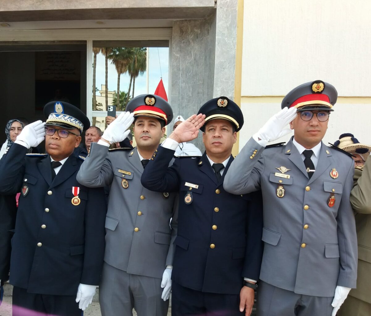 الكاتب العام لعمالة الفحص انجرة يترأس مراسيم تحية العلم الوطني ، في الذكرى 50 للمسيرة الخضراء. 11 1000375389