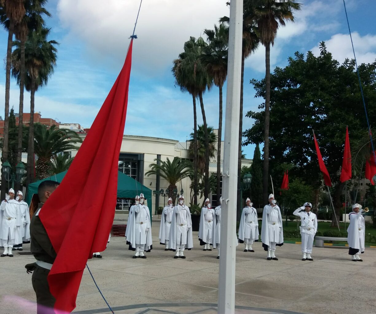 الكاتب العام لعمالة الفحص انجرة يترأس مراسيم تحية العلم الوطني ، في الذكرى 50 للمسيرة الخضراء. 12 1000375390